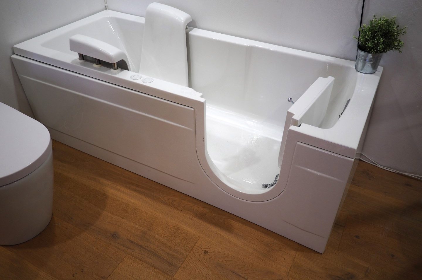 Senior custom tub made for easy in and out access